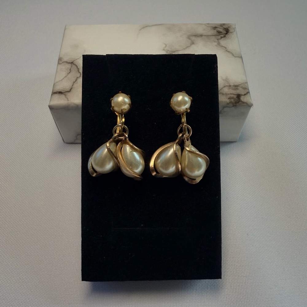 Vintage faux pearl drop earrings gold tone earrings screwback
